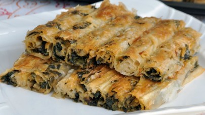 Sabah kahvaltılarına çıtır çıtır börek tarifi: Börekçilerden gelen sır açığa çıktı! Çıtır çıtır börek yapmak için sadece 2 yufka yeterli!