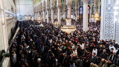 Şam’dan Tarihi Fotoğraflar: Esad Rejiminin Devrilmesinin Ardından Emevi Camisi’nde İlk Cuma Namazı