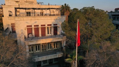 12 Yılın Ardından Türkiye’nin Şam Büyükelçiliği Bugün Yeniden Faaliyete Geçti: Türk Bayrağı Göndere Çekildi