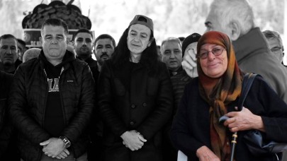 Murat Kekilli Annesinin Cenazesinde Ayakta Zor Durdu… Gözyaşlarına Hakim Olamadı