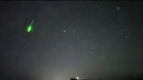 Perseid Meteor Yağmuru Canlı HD İZLE! Türkiye'de Perseid Meteor yağmuru başladı! Meteor yağmurundan muhteşem görüntüler