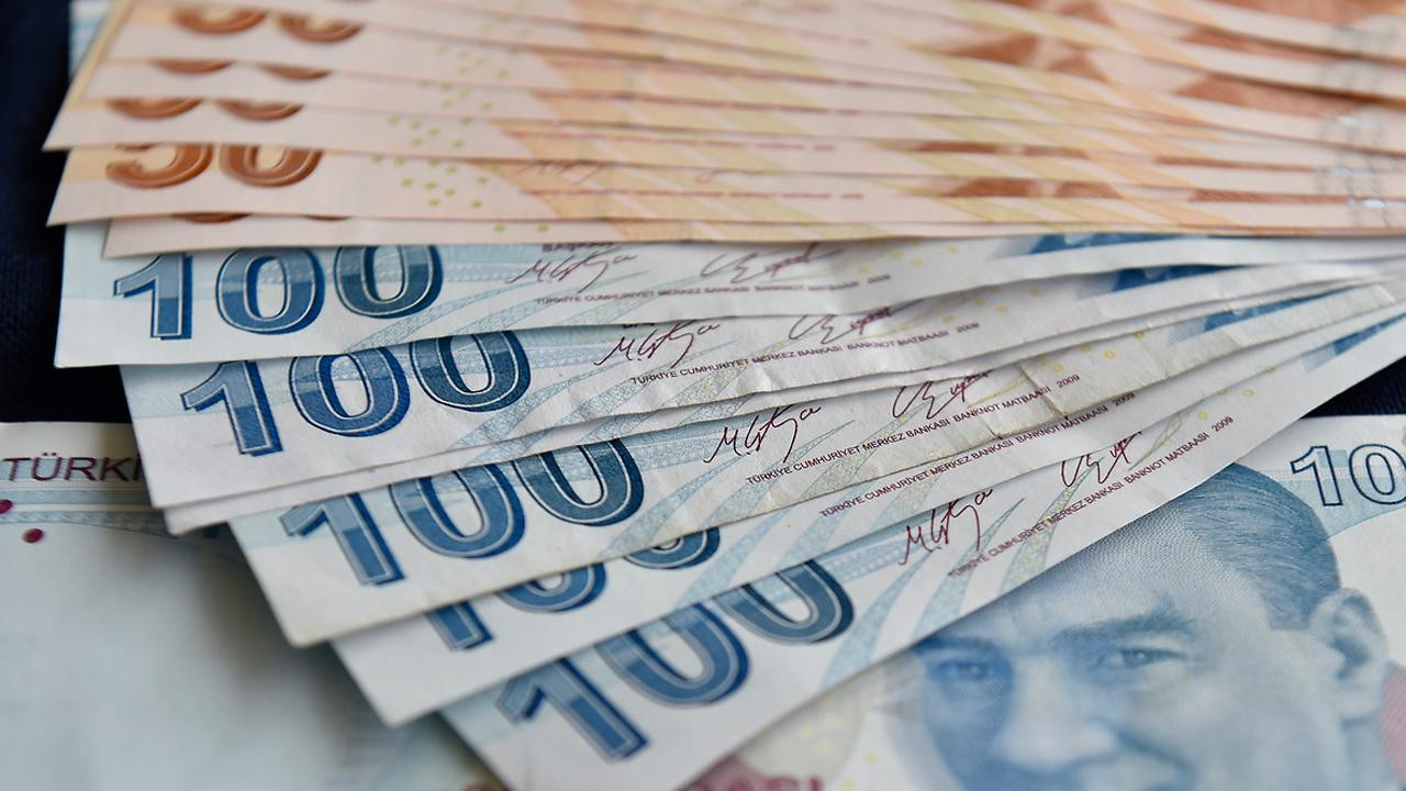 Banka hesaplarınızı kontrol edin! Emekliye maaş farkı ve seyyanen ödeme ne zaman yatacak? Beklenen haber az önce geldi