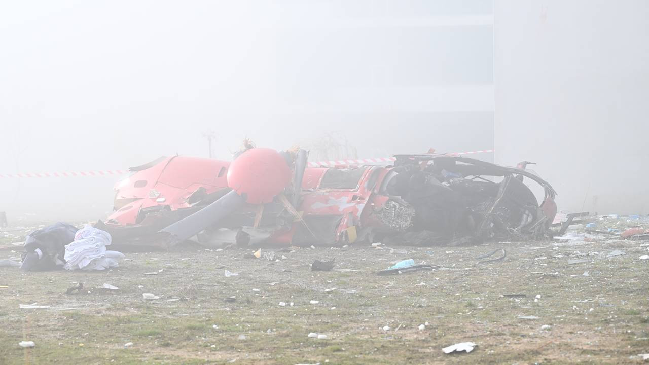 2 Pilot,  1 Hekim,  1 Personel Hayatını Kaybetti